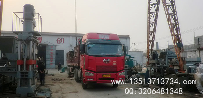 500噸全自動舔鹽磚機發貨現場 500噸全自動舔鹽磚機發貨現場