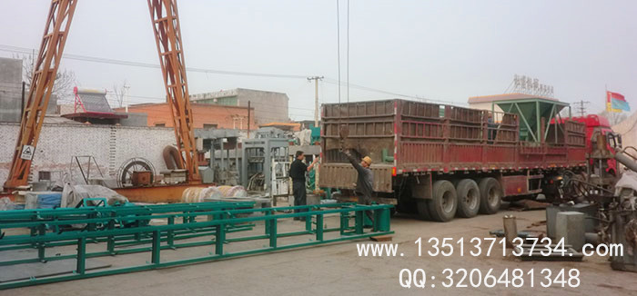 500噸全自動舔鹽磚機發貨現場 500噸全自動舔鹽磚機發貨現場